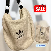 Adidas 毛粒絨白色側背包 適合冬季使用
