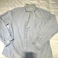 淺藍色牛仔襯衫